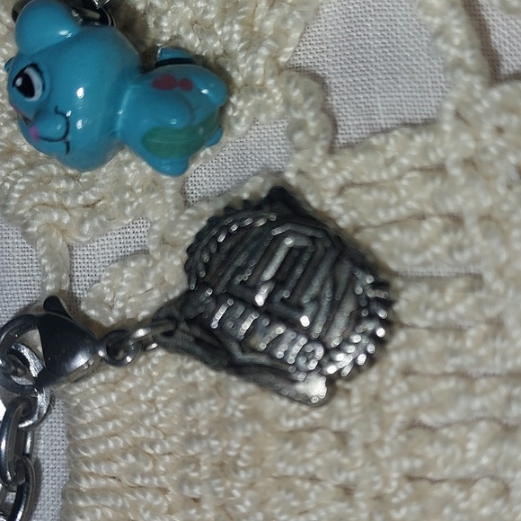 Charm u bracelet and 2 charms - Picture 4 of 4